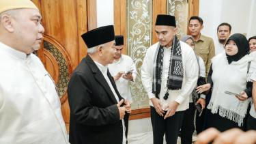 Ketua Umum DPP PSI, Kaesang Pangarep (keempat kanan)