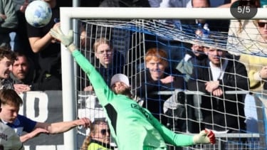 Kiper Ajax Amsterdam Maarten Paes