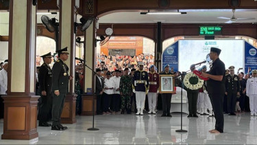Penyerahan jenazah Wapres ke-6 RI Try Sutrisno dari pihak keluarga ke negara