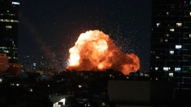 Ledakan akibat serangan misil Iran ke Tel Aviv, Israel
