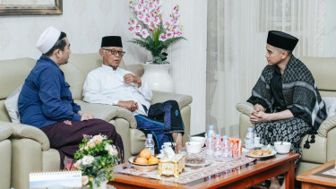 Ketua Umum DPP PSI, Kaesang Pangarep (kanan)