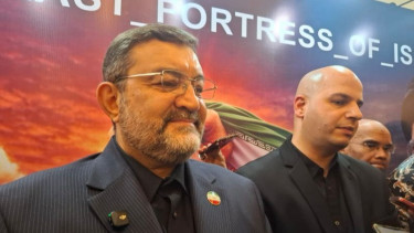 Duta Besar Iran untuk Indonesia Mohammad Boroujerdi (kiri)