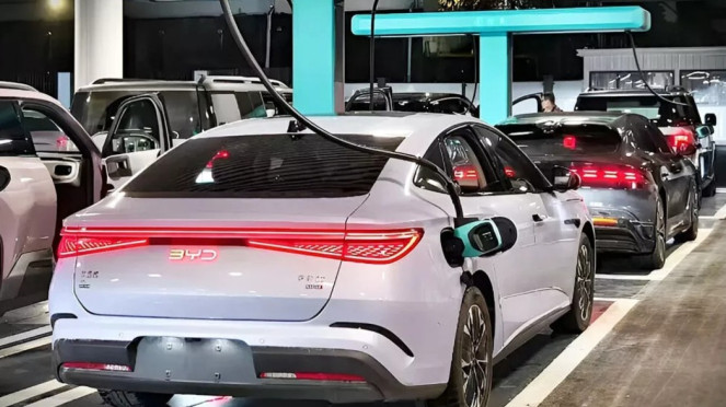 Pengisian Mobil Listrik Baru BYD
