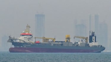 Ilustrasi Kapal tanker melintas di Selat Hormuz, Iran.