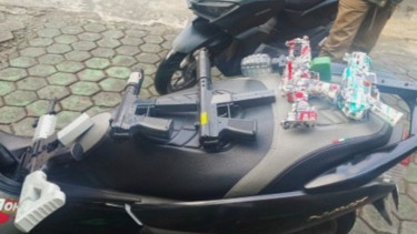 Sejumlah senjata mainan plastik merek omega diamankan polisi dari Polsek Rappocini