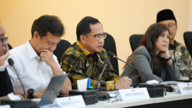 Mendagri Tito Karnavian (Tengah).