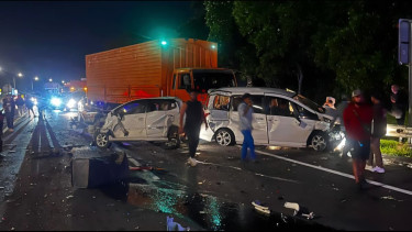 Kecelakaan beruntun 10 mobil di Tol Cipularang