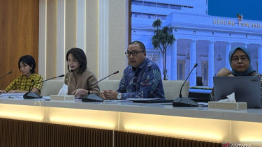 Direktur Jenderal Asia Pasifik dan Afrika Kemlu RI, Santo Darmosumarto (kedua kanan)