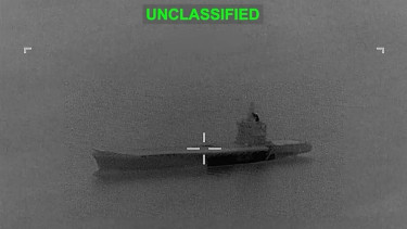 Kapal induk drone Iran Shahid Bagheri dibom AS