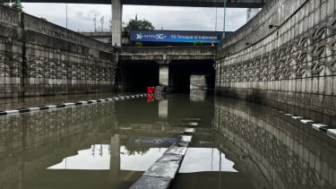 Underpass Mampang sempat lumpuh akibat banjir