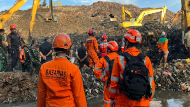 Longsor sampah di TPA Bantargebang tewaskan 3 orang