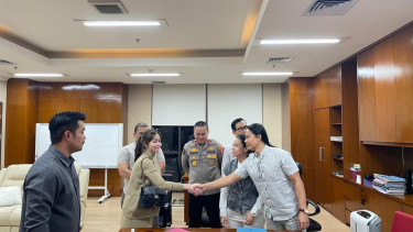 Selebgram Nabilah O’Brien (kedua kiri)