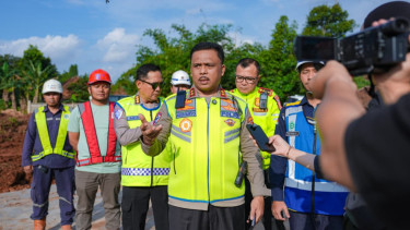 Kakorlantas Polri Irjen Agus Suryonugroho meninjau kesiapan tol fungsional Japek II Selatan