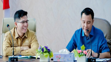 Bupati Rejang Lebong Muhammad Fikri Thobari (kanan) dan Wakil Bupati Rejang Lebong Hendri (Kiri)