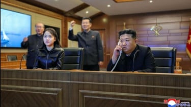 Kim Ju Ae Dampingi Kim Jong Un Luncurkan Rudal Internasional