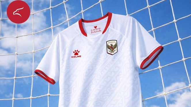 Jersey away Timnas Indonesia diproduksi oleh Kelme