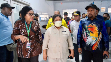 Wakil Menteri Dalam Negeri (Wamendagri) Ribka Haluk di RSUD Yowari, Kabupaten Jayapura, Papua