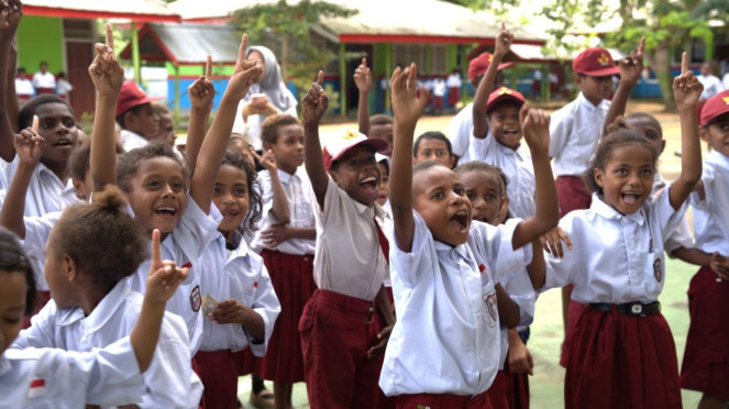 Para siswa Sekolah Dasar Inpres Gudang Arang Merauke, Papua Selatan