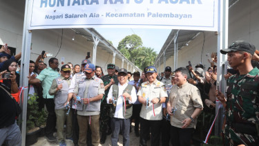 Tito Karnavian (dua dari kanan)