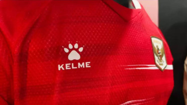 Jersey baru Timnas Indonesia diproduksi oleh Kelme