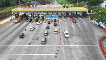 Volume kendaraan meningkat di Gerbang Tol Kalikangkung Semarang pada arus mudik Lebaran 2026