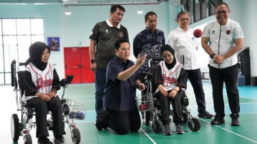Menpora Erick Thohir dan atlet ASEAN Para Games