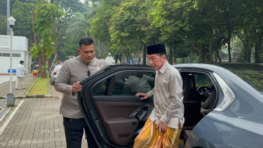Presiden ke-7 RI, Joko Widodo alias Jokowi (kanan)