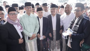 Wapres ke-10 dan 12 Jusuf Kalla (ketiga kiri) hingga Didit Hediprasetyo, putra Presiden Prabowo Subianto (kedua kanan)