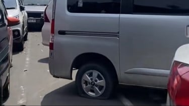 Ban mobil sekitar Monas dikempesi petugas