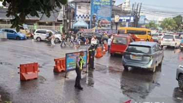 Polres Cianjur, Jawa Barat, menutup jalur menuju Puncak