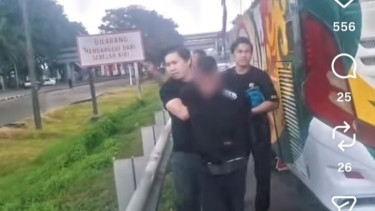 WNA pembunuh Dewhinta Anggary (DA), cucu dari seniman Betawi mendiang Mpok Nori (tengah)