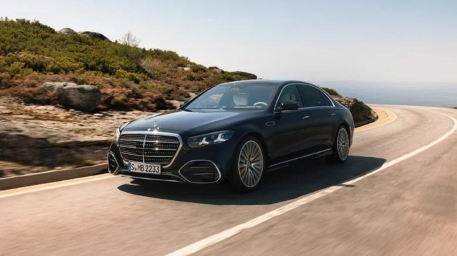 Mobil Mercedes-Benz S-Class Baru
