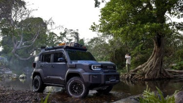 Mobil Toyota Land Cruiser FJ Baru