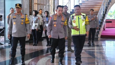 Kapolri Jenderal Listyo Sigit Prabowo dan Kakorlantas Irjen Agus Suryonugroho