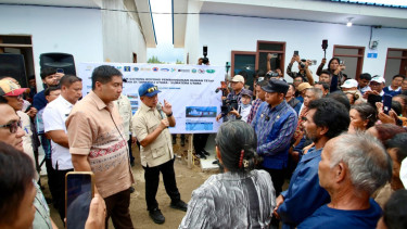 Mendagri Tito Karnavian dan Menteri PKP Maruar Sirait Tinjau Pembangunan Huntap
