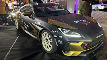 Mobil balap Subaru Dewa United Motorsport
