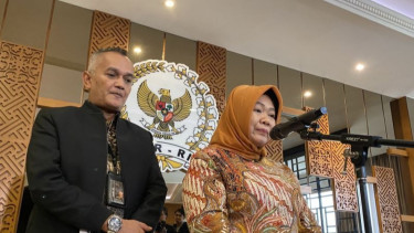Sekretaris Jenderal MPR RI Siti Fauziah (kanan)