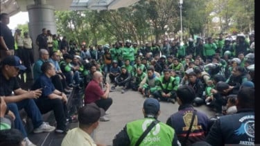 Aksi unjuk rasa para pengendara ojol di Unpad