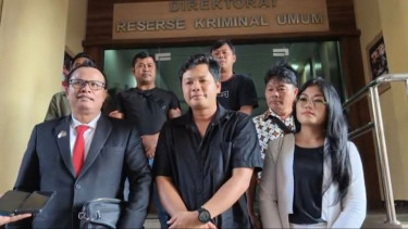 Lie Cin Fa bersama kuasa hukumnya, Poltak Silitonga