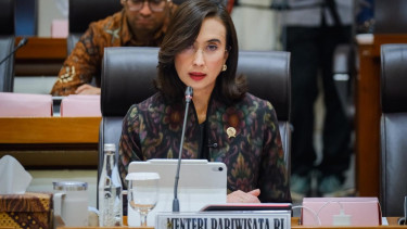 Menteri Pariwisata, Widiyanti Putri Wardhana dalam rapat kerja bersama Komisi VII DPR RI