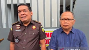 Kasi Intelijen Kejari Karo Dona Martinus Sebayang (kiri) dan Kasi Penkum Kejati Sumut Rizaldi (kanan)