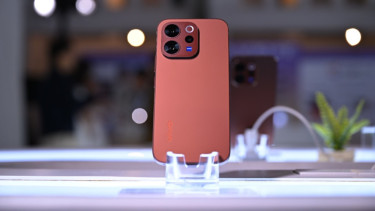 Vivo V70.