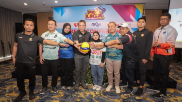 Wakil Ketua Proliga Reginald Nelwan (keempat kiri) bersama perwakilan tim peserta final four Proliga 2026