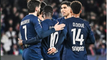 Pemain PSG rayakan gol