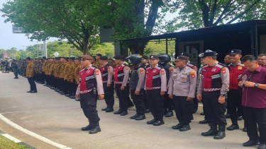 Personel gabungan mengamankan kedatangan tiga jenazah UNIFIL di Bandara Soekarno-Hatta