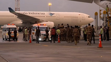 Tiga jenazah prajurit TNI UNIFIL tiba di Bandara Soekarno-Hatta, Sabtu petang