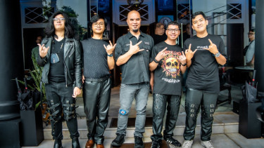 Ahmad Dhani dan The Lanang Band.