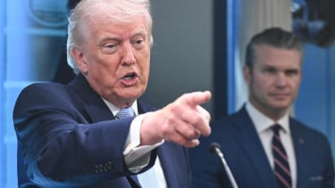 Donald Trump Gelar Press Conference Senin 6 April didampingi Pete Hegseth