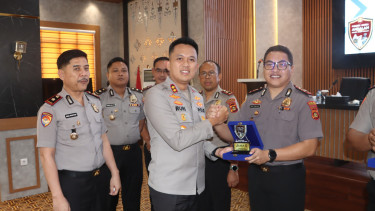 Kapolres Musi Banyuasin AKBP Ruri Prastowo (tengah)