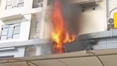 Kebakaran melanda salah satu gedung di Polres Metro Jakarta Barat